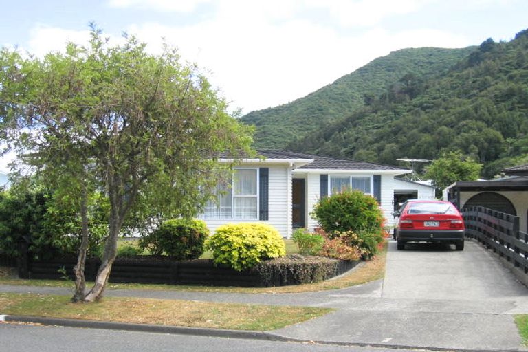 Photo of property in 3 Indiana Grove, Totara Park, Upper Hutt, 5018