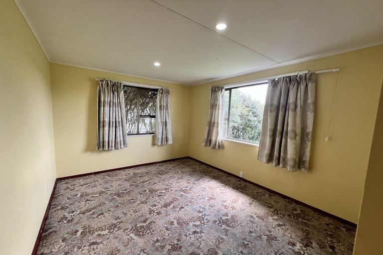 Photo of property in 72 Kelman Road, Kelston, Auckland, 0602
