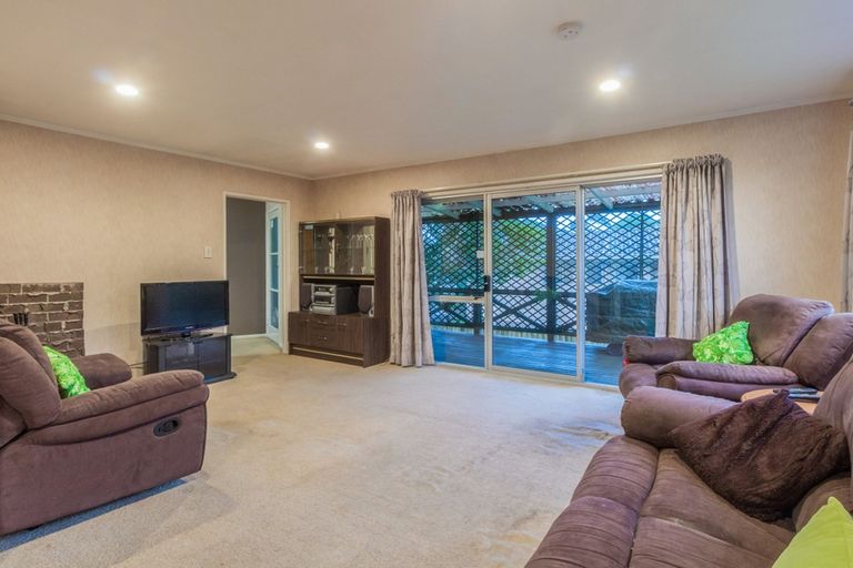 Photo of property in 18 Farwood Drive, Henderson, Auckland, 0612