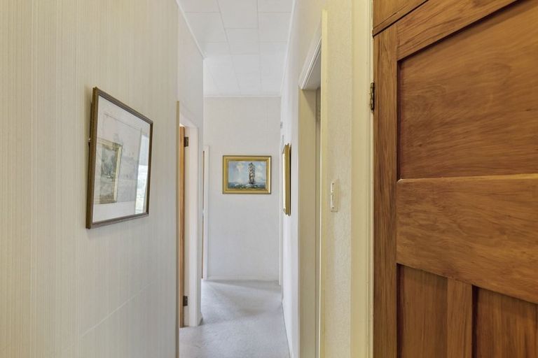 Photo of property in 8 Aplin Terrace, Ngaio, Wellington, 6035