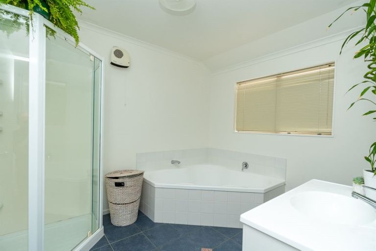 Photo of property in 22 Farringdon Avenue, Rototuna North, Hamilton, 3210