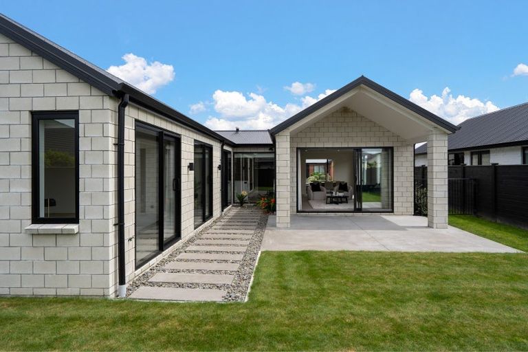 Photo of property in 28 Isobel Hodgson Drive, Cambridge, 3434