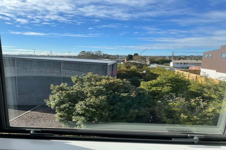 Photo of property in 16 Clay Works Lane, New Lynn, 0600