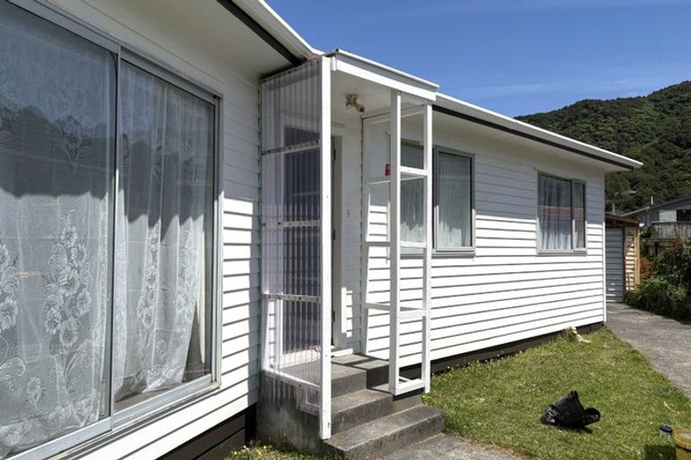 Photo of property in 257 Wellington Road, Wainuiomata, Lower Hutt, 5014