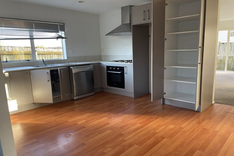 Photo of property in 16 Merlot Way, Te Atatu South, Auckland, 0610