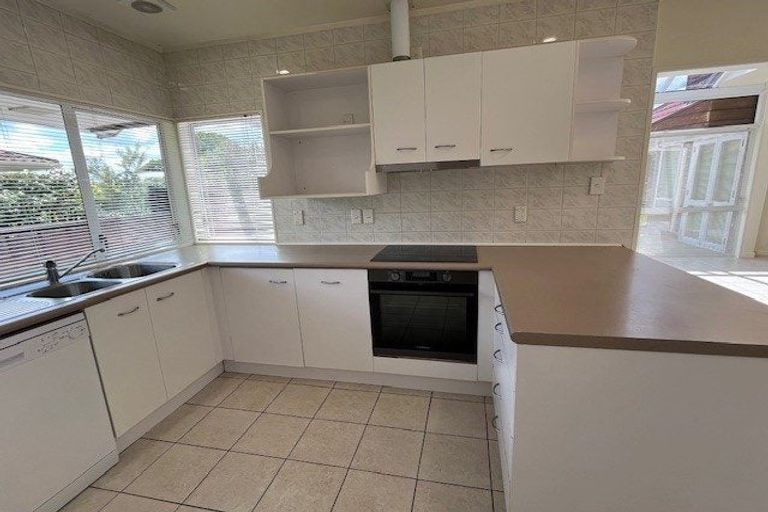 Photo of property in 53 Granger Road, Cockle Bay, Auckland, 2014