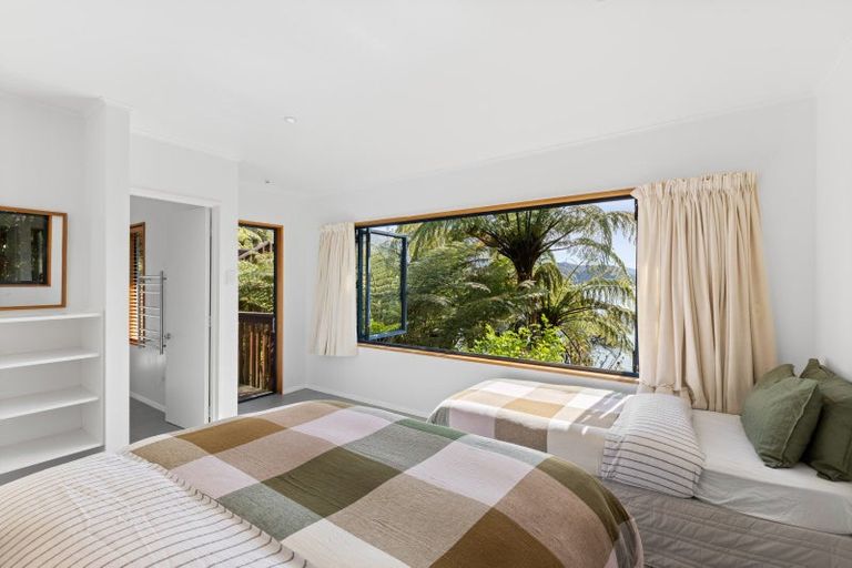 Photo of property in 2045 Queen Charlotte Drive, Ngakuta Bay, Picton, 7281