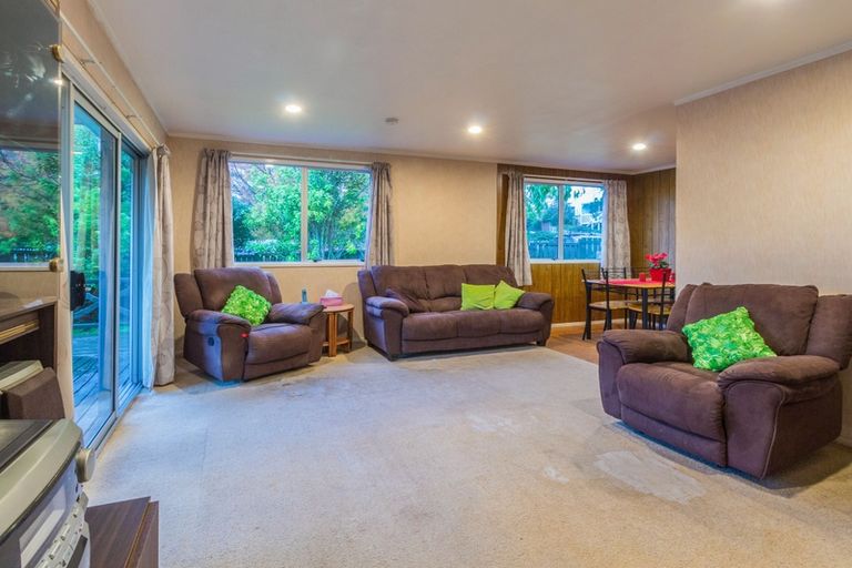 Photo of property in 18 Farwood Drive, Henderson, Auckland, 0612