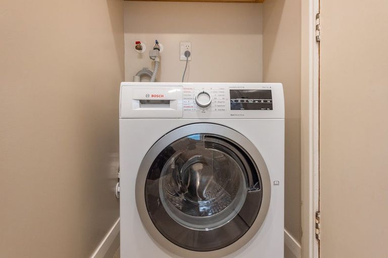 Photo of property in Ionian Flats, 123-125 Brougham Street, Mount Victoria, Wellington, 6011