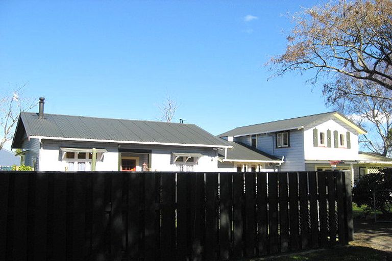 Photo of property in 1 Oriel Place, Levin, 5510
