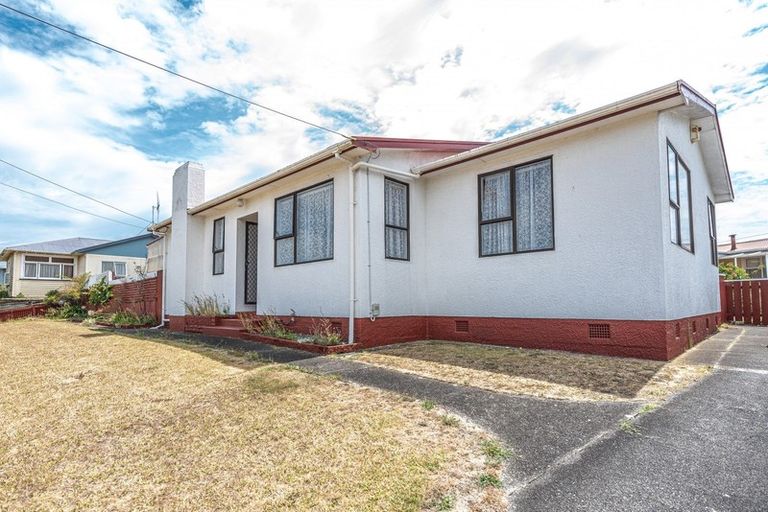 Photo of property in 28 Konini Street, Tawhero, Whanganui, 4501