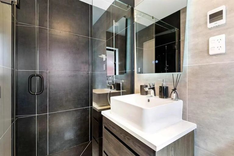 Photo of property in 5 Ocean Breeze Avenue, Hobsonville, Auckland, 0616