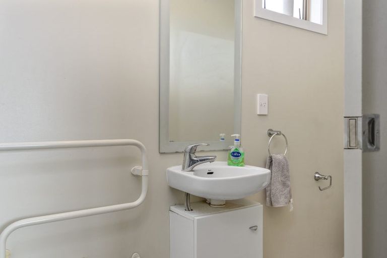 Photo of property in 41/64 Kawaha Point Road, Kawaha Point, Rotorua, 3010