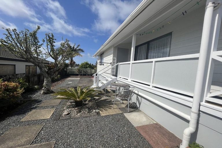 Photo of property in 1/43 Eastglen Road, Glen Eden, Auckland, 0602