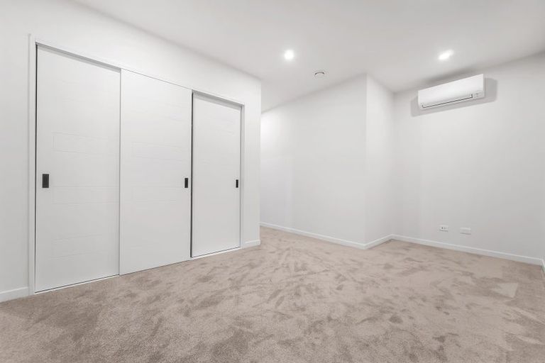 Photo of property in 14 Puihi Crescent, Massey, 0614