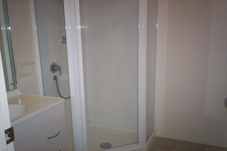 Photo of property in 13/3 Orwell Road, Greenhithe, Auckland, 0632