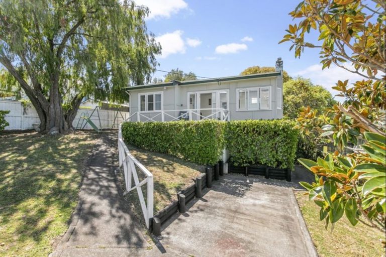 Photo of property in 10 Evan Street, Belmont, Auckland, 0622