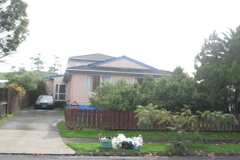 Photo of property in 8 Darren Crescent, Half Moon Bay, Auckland, 2012