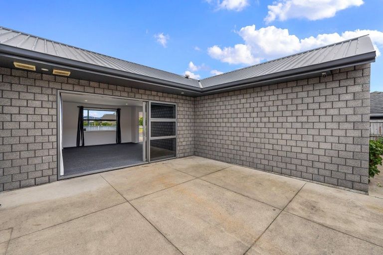 Photo of property in 2 Cupples Street, Papamoa Beach, Papamoa, 3118
