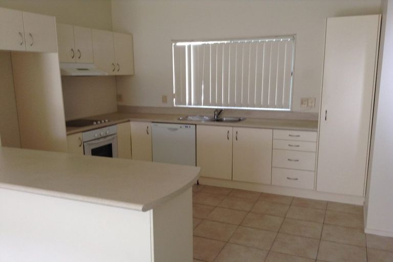 Photo of property in 12 Vitex Lane, Henderson, Auckland, 0612