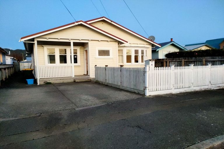 Photo of property in 8 Plunket Avenue, Petone, Lower Hutt, 5012