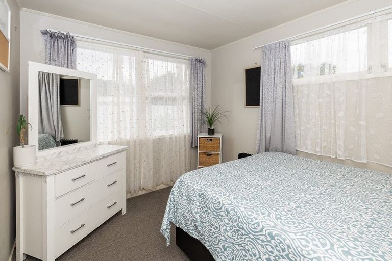 Photo of property in 19 Halswell Crescent, Westbrook, Palmerston North, 4412
