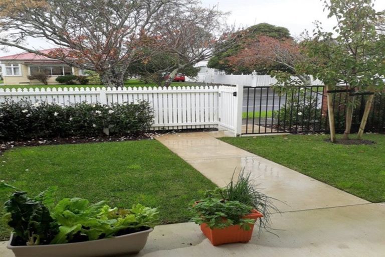 Photo of property in 2/100 Edinburgh Street, Pukekohe, 2120