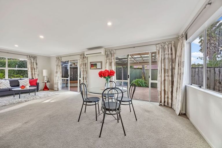 Photo of property in 13 Bridgehead Cove, West Harbour, Auckland, 0618