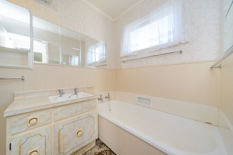 Photo of property in 7 College Street, Awapuni, Palmerston North, 4412