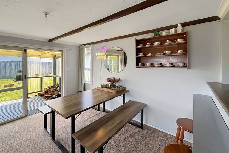 Photo of property in 33 Shortt Street, Foxton Beach, Foxton, 4815