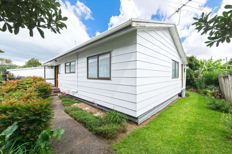 Photo of property in 1/94 Beach Road, Te Atatu Peninsula, Auckland, 0610