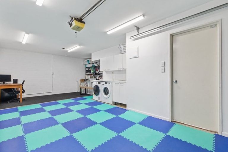 Photo of property in 3/57 Gladstone Road, Northcote, Auckland, 0627