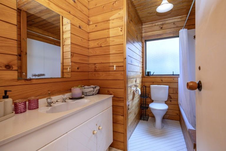 Photo of property in 62 Rhinevale Close, Henderson, Auckland, 0612