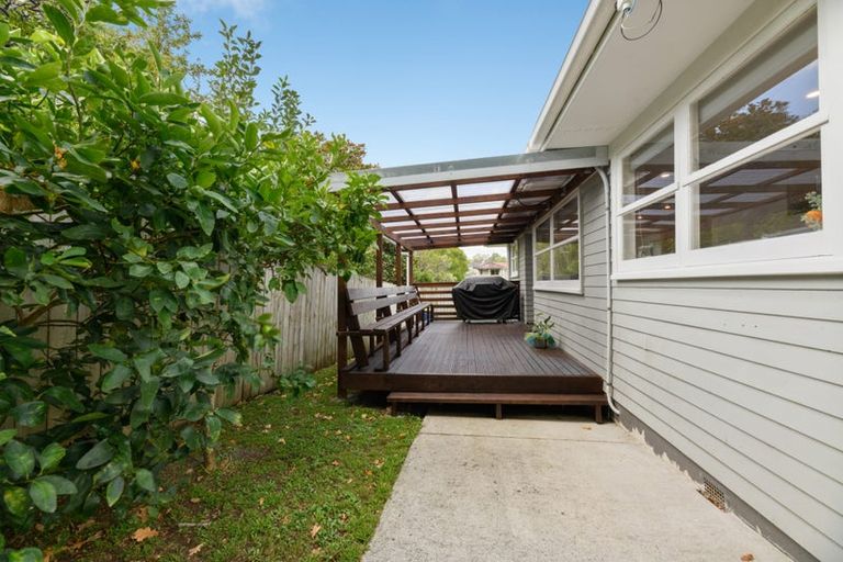 Photo of property in 37 Awaroa Road, Sunnyvale, Auckland, 0612