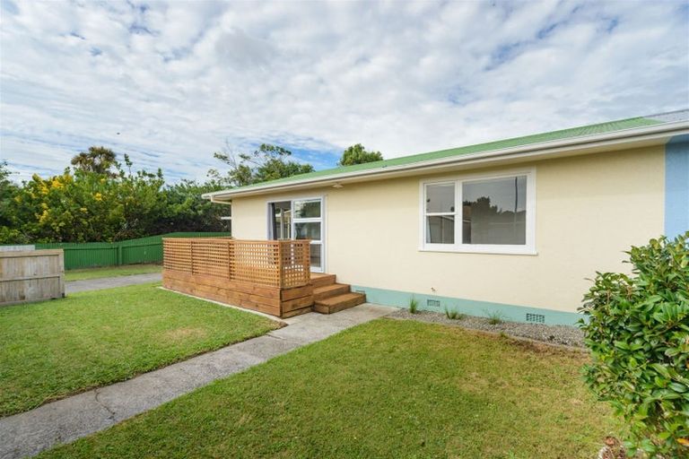 Photo of property in 2 Leslie Avenue, Cloverlea, Palmerston North, 4412