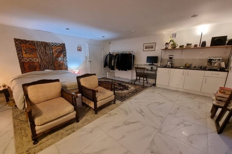 Photo of property in 17 Scenic Drive, Titirangi, Auckland, 0604