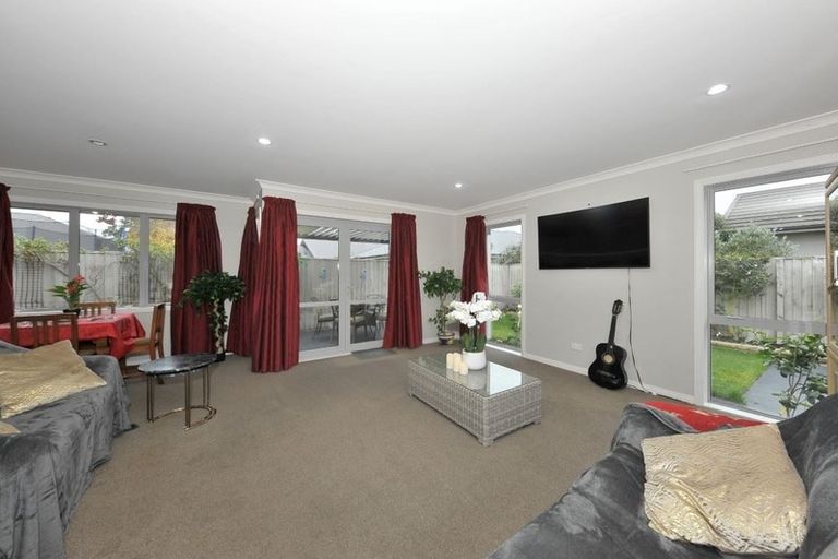 Photo of property in 10a Franklin Drive, Rangiora, 7400