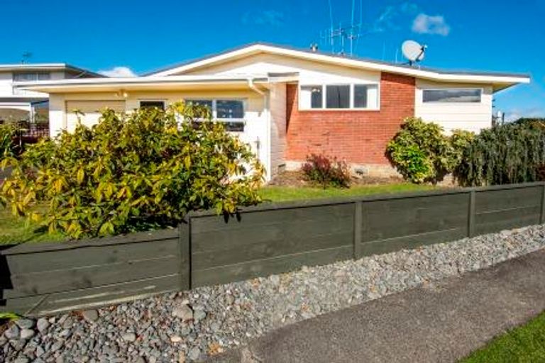 Photo of property in 24 Cedar Grove, Matua, Tauranga, 3110