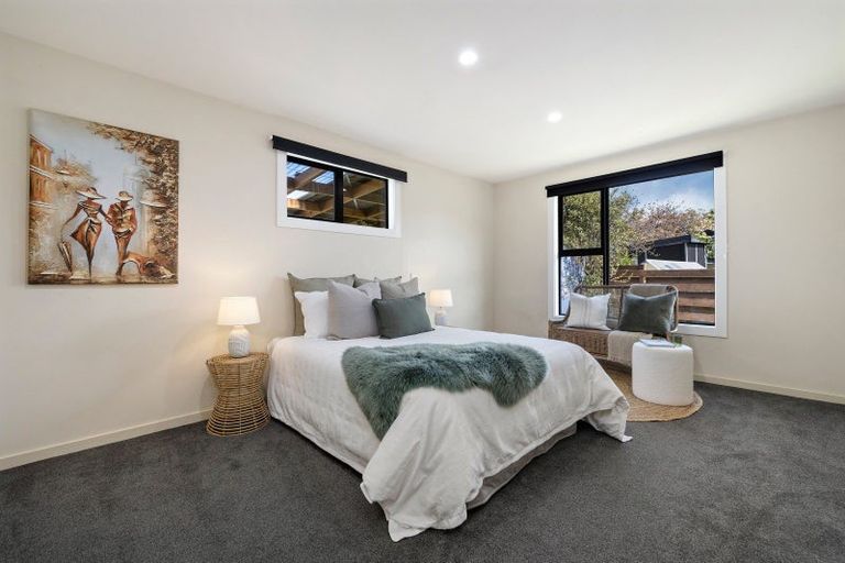 Photo of property in 35 Oregon Drive, Kelvin Heights, Queenstown, 9300