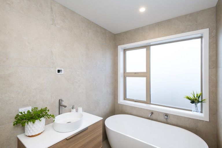 Photo of property in 23 Allan Avenue, Lytton West, 4071
