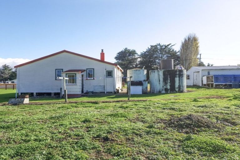 Photo of property in 2 Akaroa Street, Pongaroa, 4991