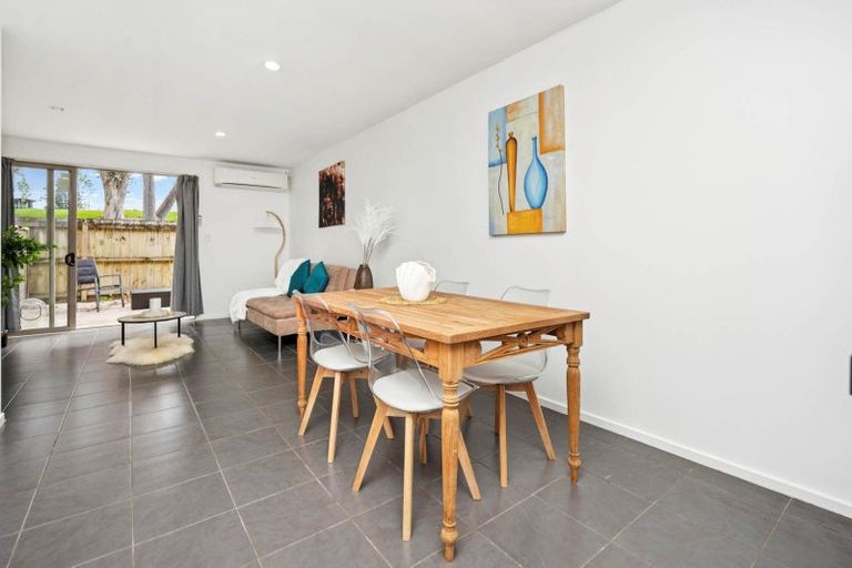 Photo of property in 8/85 Portage Road, New Lynn, Auckland, 0600