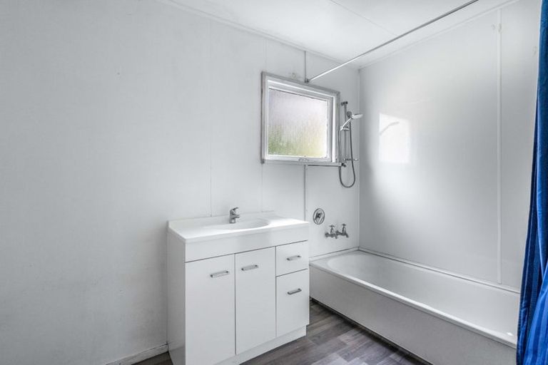 Photo of property in 16a-b Johnston Street, Gore, 9710