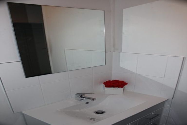 Photo of property in 2/23 Tahi Terrace, Glen Eden, Auckland, 0602