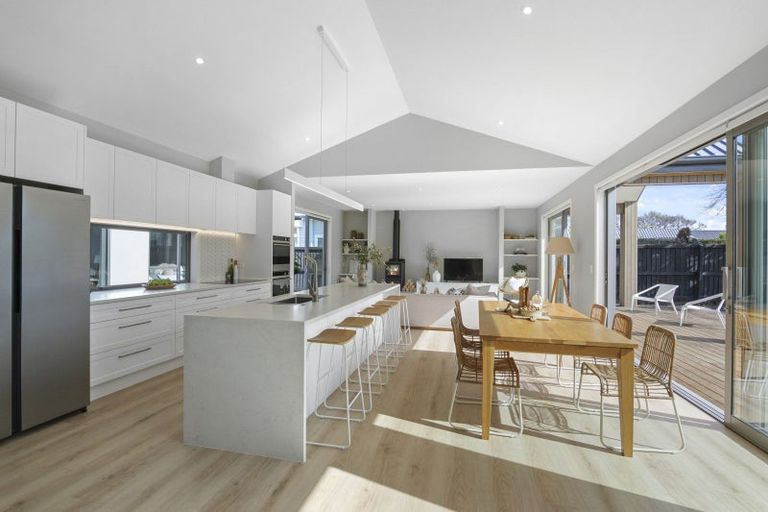 Photo of property in 73 Paparoa Street, Papanui, Christchurch, 8053