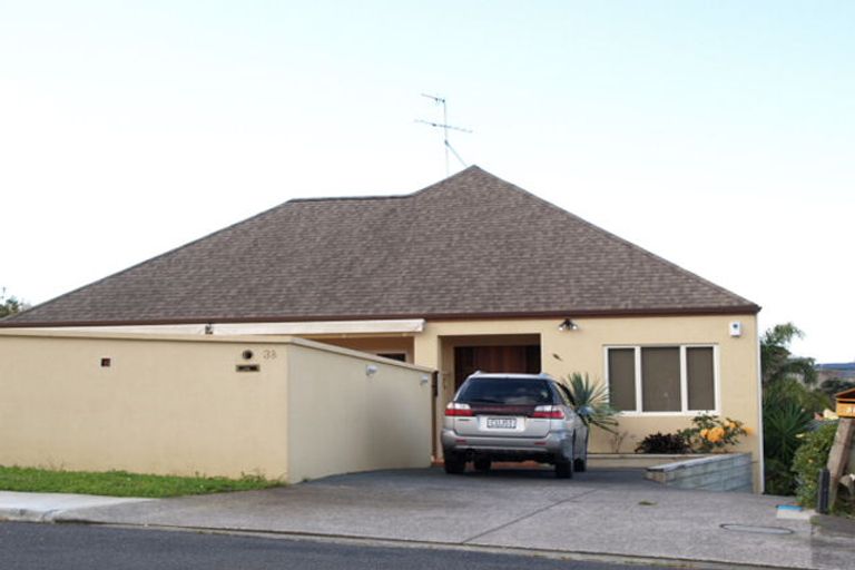 Photo of property in 38 Montgomery Crescent, Cockle Bay, Auckland, 2014