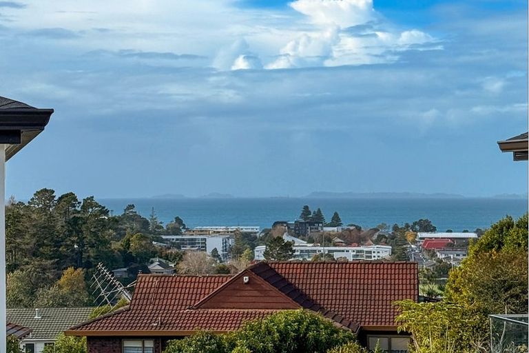 Photo of property in 1b Robin Lane, Browns Bay, Auckland, 0630