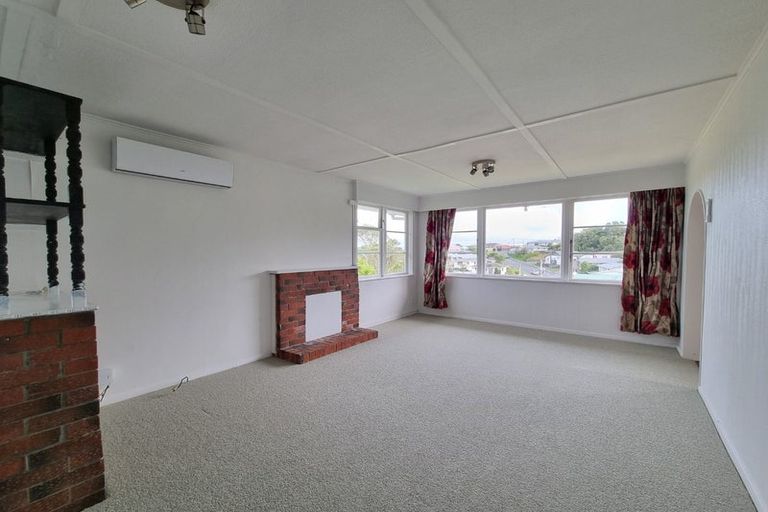 Photo of property in 57 Salford Street, Newlands, Wellington, 6037