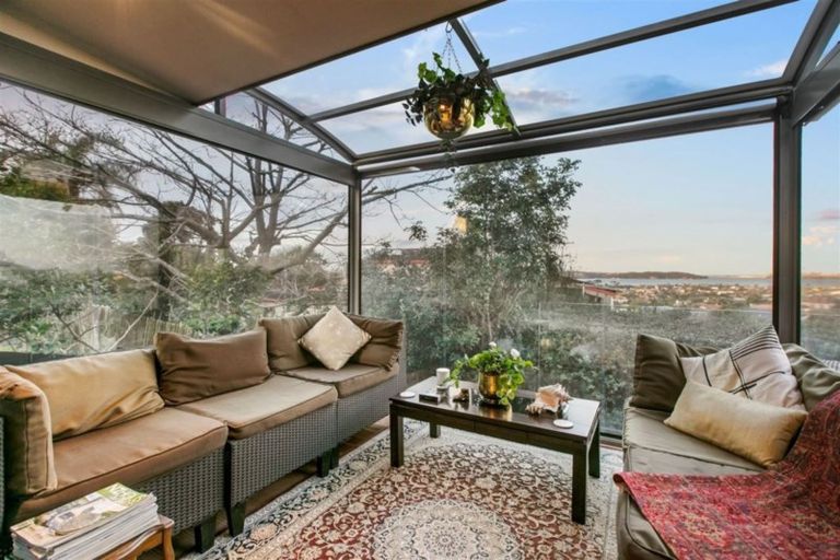 Photo of property in 5a Bernleigh Terrace, West Harbour, Auckland, 0618