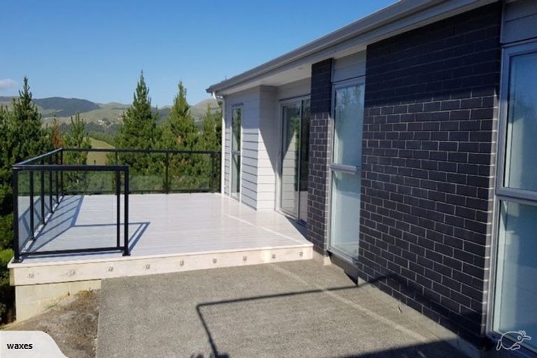 Photo of property in 92 Endeavour Drive, Whitby, Porirua, 5024